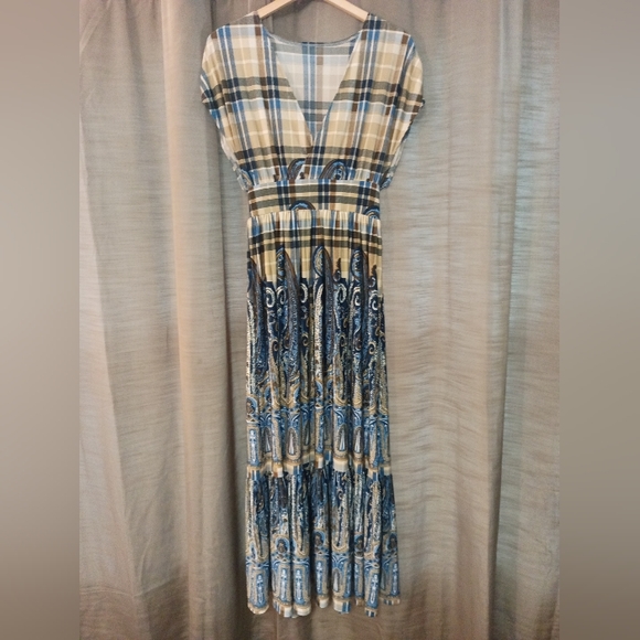 Boutique Dresses & Skirts - Boutique Boho Tiered Maxi Dress Stretchy V-neck Size Medium